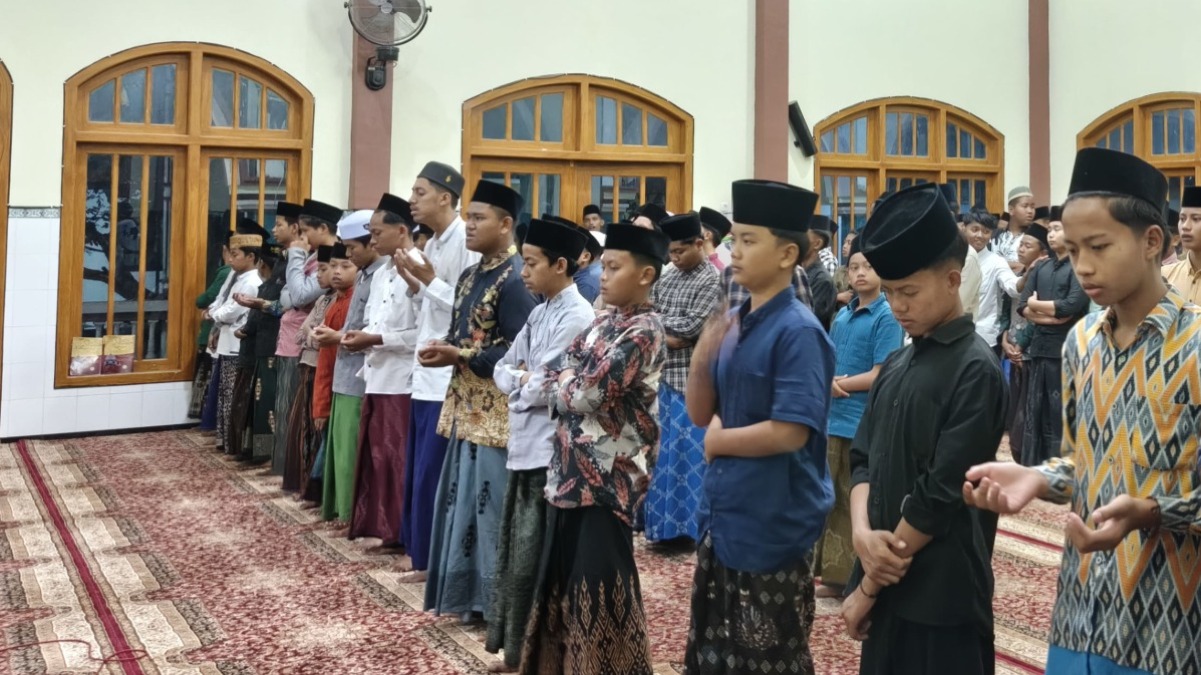 Kompak, Pengurus Pesantren Al Falah Sumber Gayam Gelar Peringatan Maulid Nabi Muhammad SAW 1448 H
